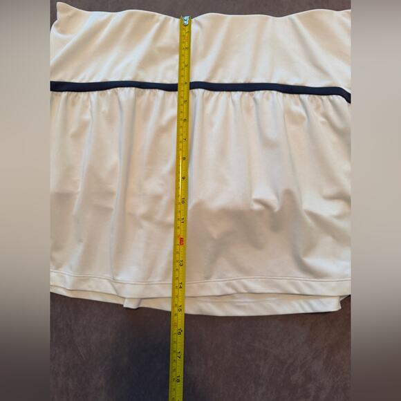 Wilson white and Black Tennis/Golf/Athletic Skirt/Skort - Picture 2 of 7